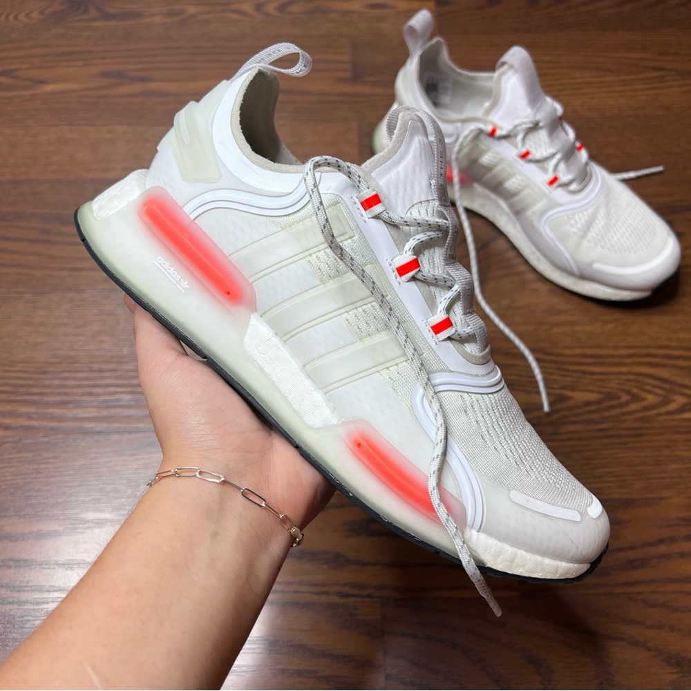adidas Originals NMD_V3 sneakers in white size 9